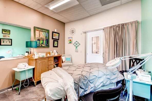 Sola Salon Studios in Federal Way, WA – Salon Suite for Rent