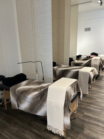 Salon Chair, Lash Beds, & Rooms Available for Rental in Vancouver, WA