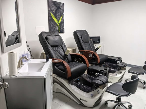 Complete 4 Piece Nail Spa for lease