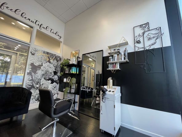 Salon studio for rent !