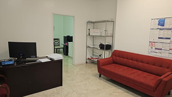 booth for rent/ entire room for rent