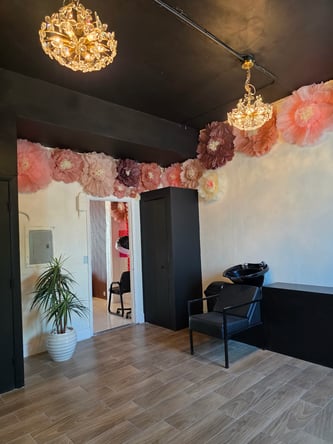 Newly Renovated Salon Chairs & Private Rooms Available – North Miami Beach