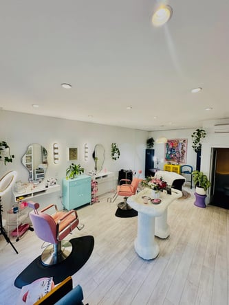 WEST HOLLYWOOD STORE FRONT SALON SPACE FOR RENT