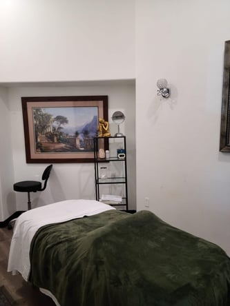 Salon Booth & Spa Room Rentals in Suite 716, CA — Beauimage Salon