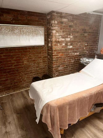 Professional Chair and Bed Rental for Wellness & Beauty Services in Allston, MA