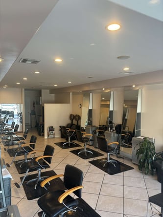 Hair Stations for Rent in a Beloved Tarzana Salon!