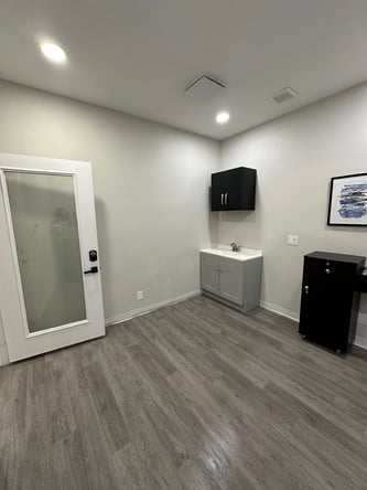 Salon Chair for Rent at Golden Cuts Color – San Rafael, CA