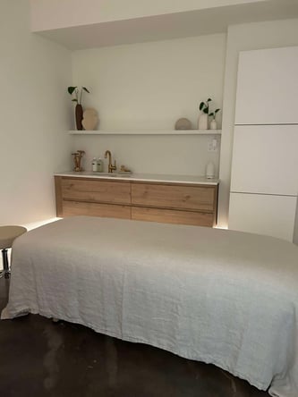 Esthetician Suite Daily Rental in Huntington Beach