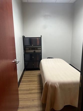 Massage Room Rental w/ MASSAGE ESTABLISHMENT LICENSE