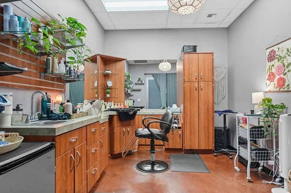 Sola Salon Studios in Sacramento, CA – Salon Suite for Rent