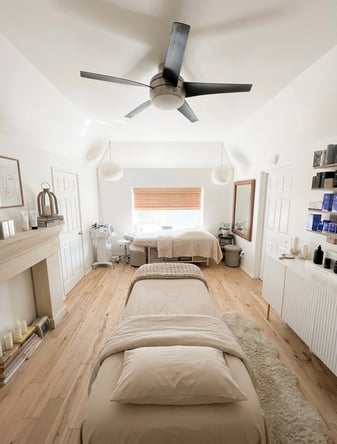 Charming Santa Monica Spa Suite perfect for Makeup Artist, Esthetician, Lash/Brow Specialist, etc.