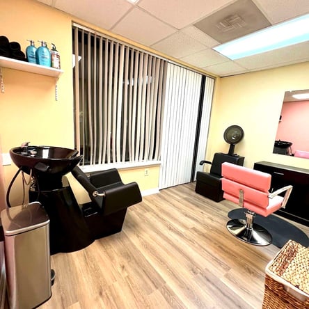 Gorgeous Fully Furnished Salon Suite Booth and Chairs for Rent Hourly Daily or Weekly