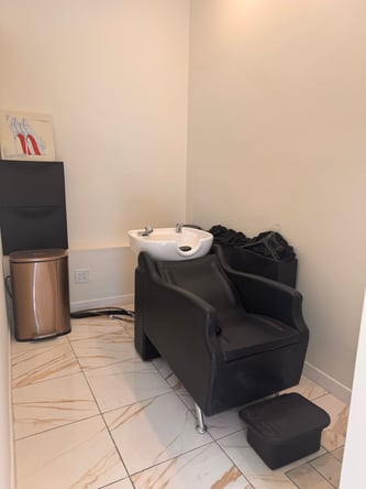 Hair/ Barber / Hair extension / beauty room rent