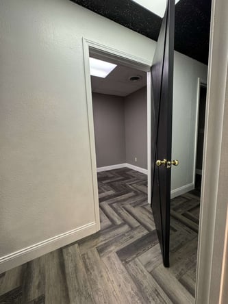Rent this room for your career to zoom!