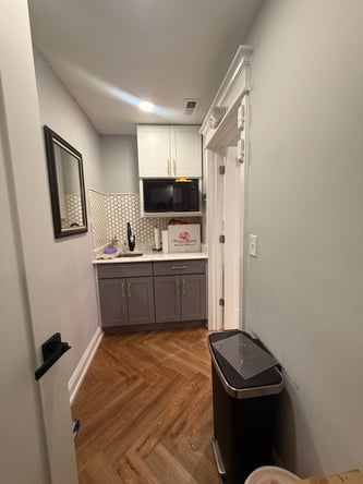 Lady’s Nail Salon, chair/desk