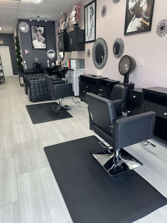 Beautiful Salon Chair for rent in the Beautiful town of Dunedin