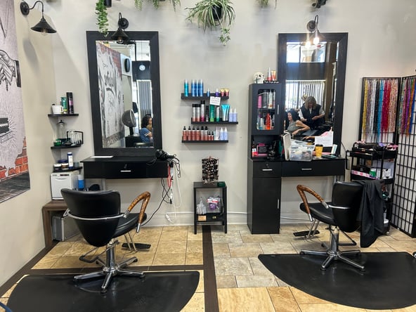 Chair/station rental in Downers Grove
