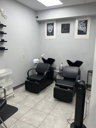 Salon Suites & Chairs- Daily & Monthly Rentals