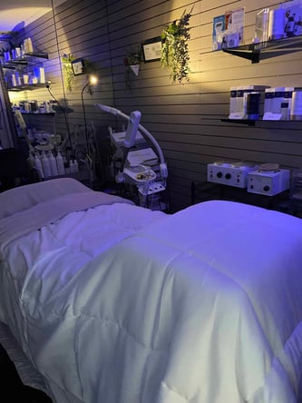 PRIVATE ROOM or SEMI PRIVATE HAIRSTATIONS Hairstylist, aestheticians, Lash technician, massage tech