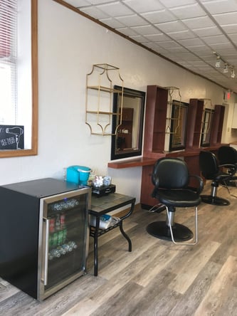 Salon chair available!! Braiders welcome! (South Milwaukee)