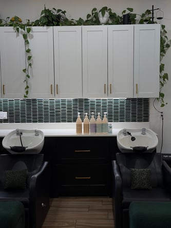 Scottsdale: All-Inclusive Chair Rental for Hairstylists | Modern, Bright Space at The Meeting Place