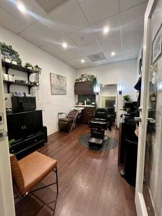 Beautiful Salon Suite for Rent! (Pasadena)