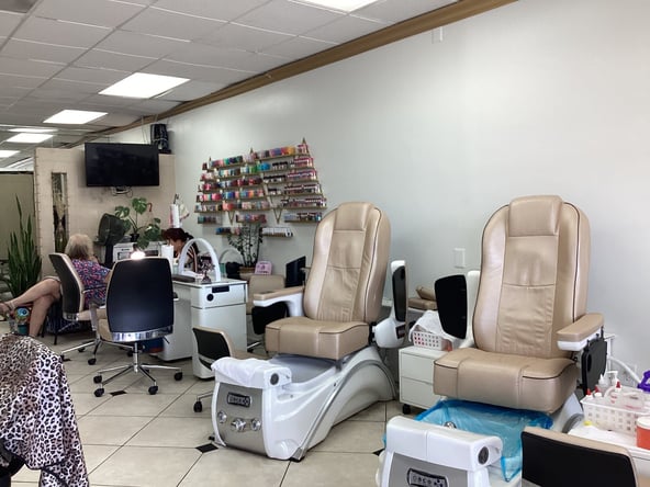 Full service salon Rent hair styling both and lash station