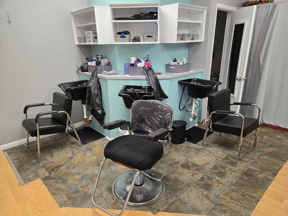 4 Chairs Available – Quiet Salon