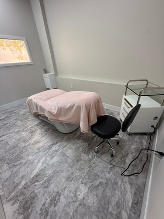 Private Esthetician / Lash Room — Bellevue, WA — 1 Week Free