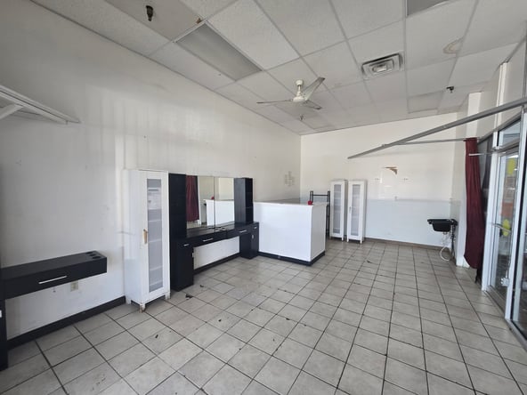 Braiding Space for Lease – Prime Beauty Location