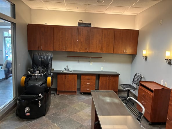 NAIL SALON SUITE (can be converted to hair salon suite at the owner’s expense)