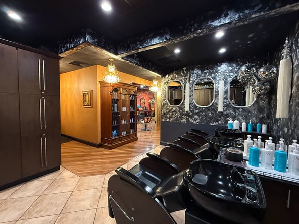 Luxury Booth Rental in Lady Lake: Grow Your Clientele at The Velvet Collective
