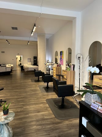 Bombshell Collective Salon Space for Artists / Downtown Vancouver, WA