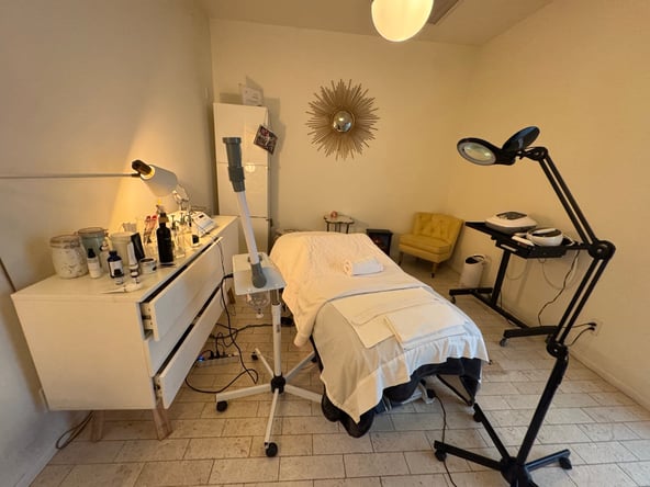 Beautiful Spa Room for Rent –Studio City (Tujunga Village)Ask about weekly & monthly discounted rate