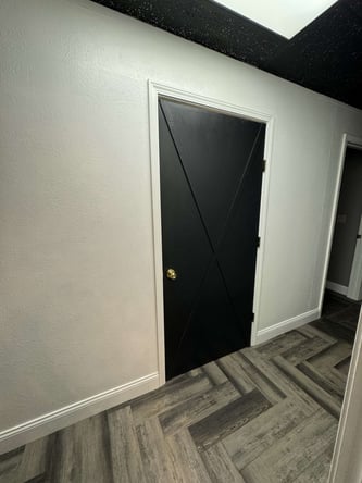 Rent this room for your career to zoom!