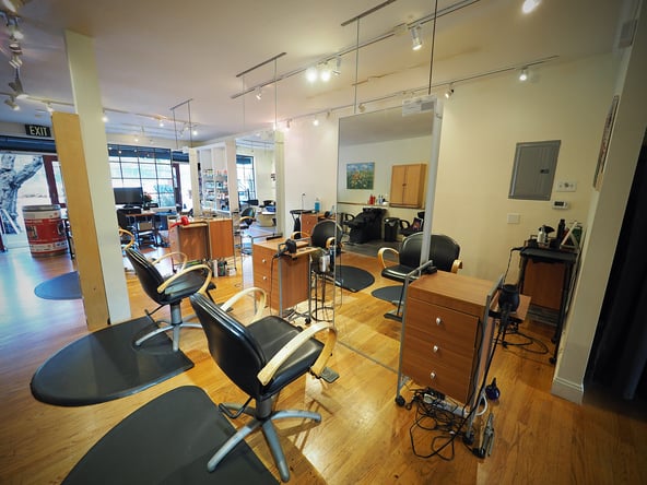 Salon Chair for Rent: Vibrant Berkeley Location by Claremont Hotel