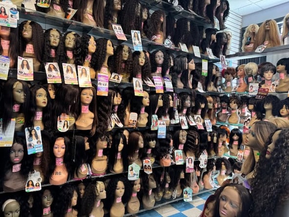 “Prime Hair Stylist Space Near SoFi Stadium – Rent Today!”