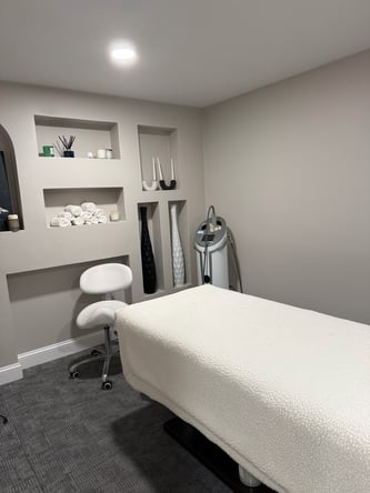 Luxury Hair Chair & Massage Room for Rent / Established Wellesley Beauty Salon