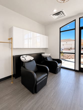 Luxury Salon Suite – Ready To Move In!