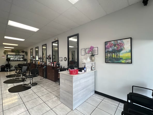 Salon Chair for rent in Loxahatchee -$250 a week