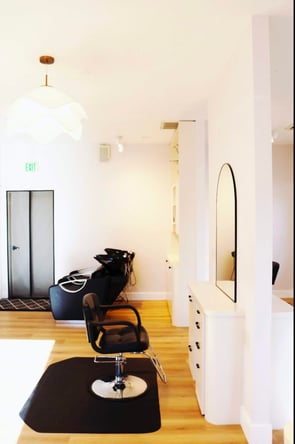 Newly Renovated 6-Chair Salon – Single Operator Lease