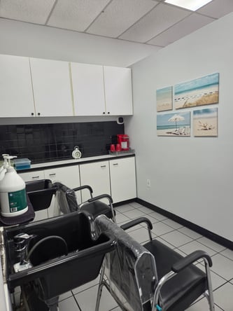 Salon Chair for Rent in Palm Beach Gardens – $250/week