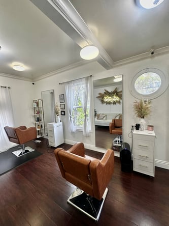 Hair Salon Stations for Rent – Downtown San Jose – Parking, Shampoo Bowls & Flexible Terms