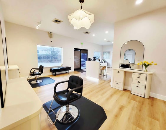 Newly Renovated 6-Chair Salon – Single Operator Lease