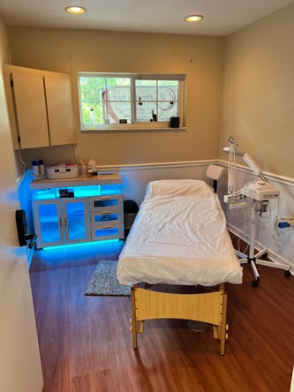 Rooms for Rent $150.00 wk. at a Hair Replacement salon Leesburg, FL