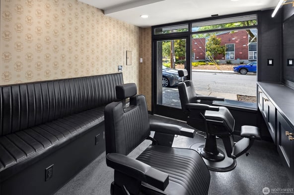 Prime Turnkey Barber Chair Rental in Seattle’s Central District (24th & Cherry) – 3 Chairs