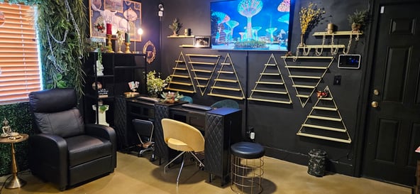 Wynwood Manicure Tables & Stylist Chairs For Rent