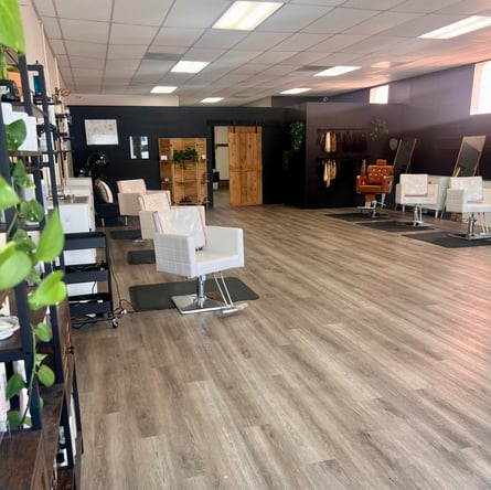 Chic Downtown Long Beach Salon- flexible daily booth rental