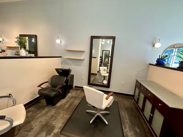 Hair Stylist / Cosmetology Suite Available