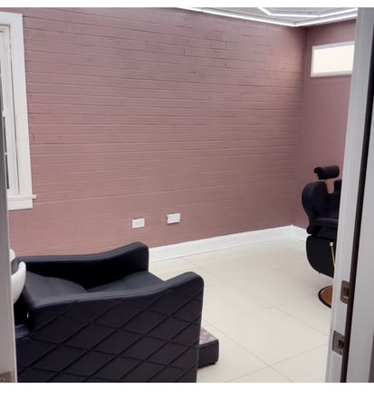 Salons by JE Monthly Rentals $700/Month, Large Suite (133 sq.ft.) $500/Month, Small Suite (80 sq.ft
